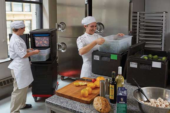 hostel-jiel-contenedores-cam-go-box-cambro