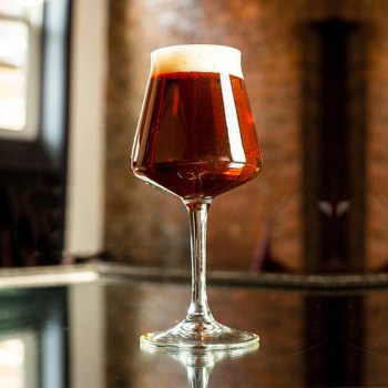 COPA CERVEZA KONIK 33 CL TEMPLADA1.jpg