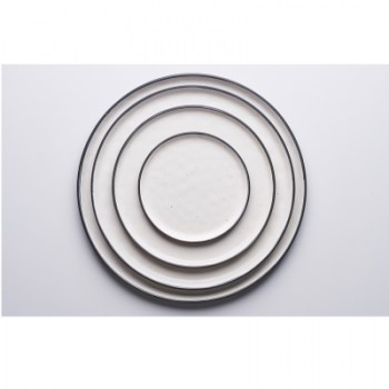 PLATO LLANO BLACK AND WHITE 27 CM1.jpg